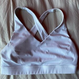Lululemon | White Cross Back Sports Bra | Size 8 🤍